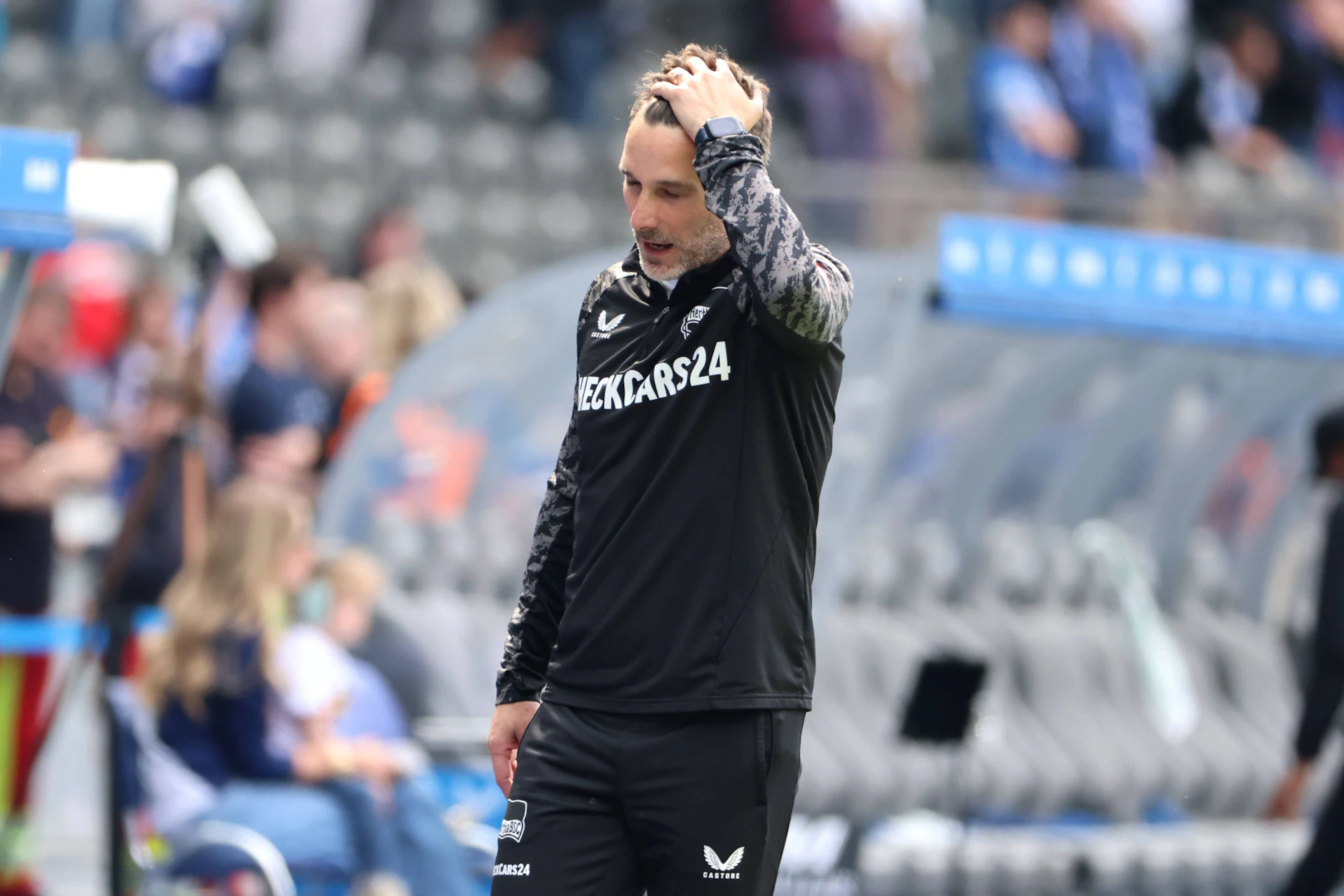 Trainer Stefan Leitl durchlebt gerade die härtesten Wochen bei Hertha BSC. Zum Saisonabschluss gab es den absoluten Tiefpunkt mit der 1:6-Blamage in Bielefeld.