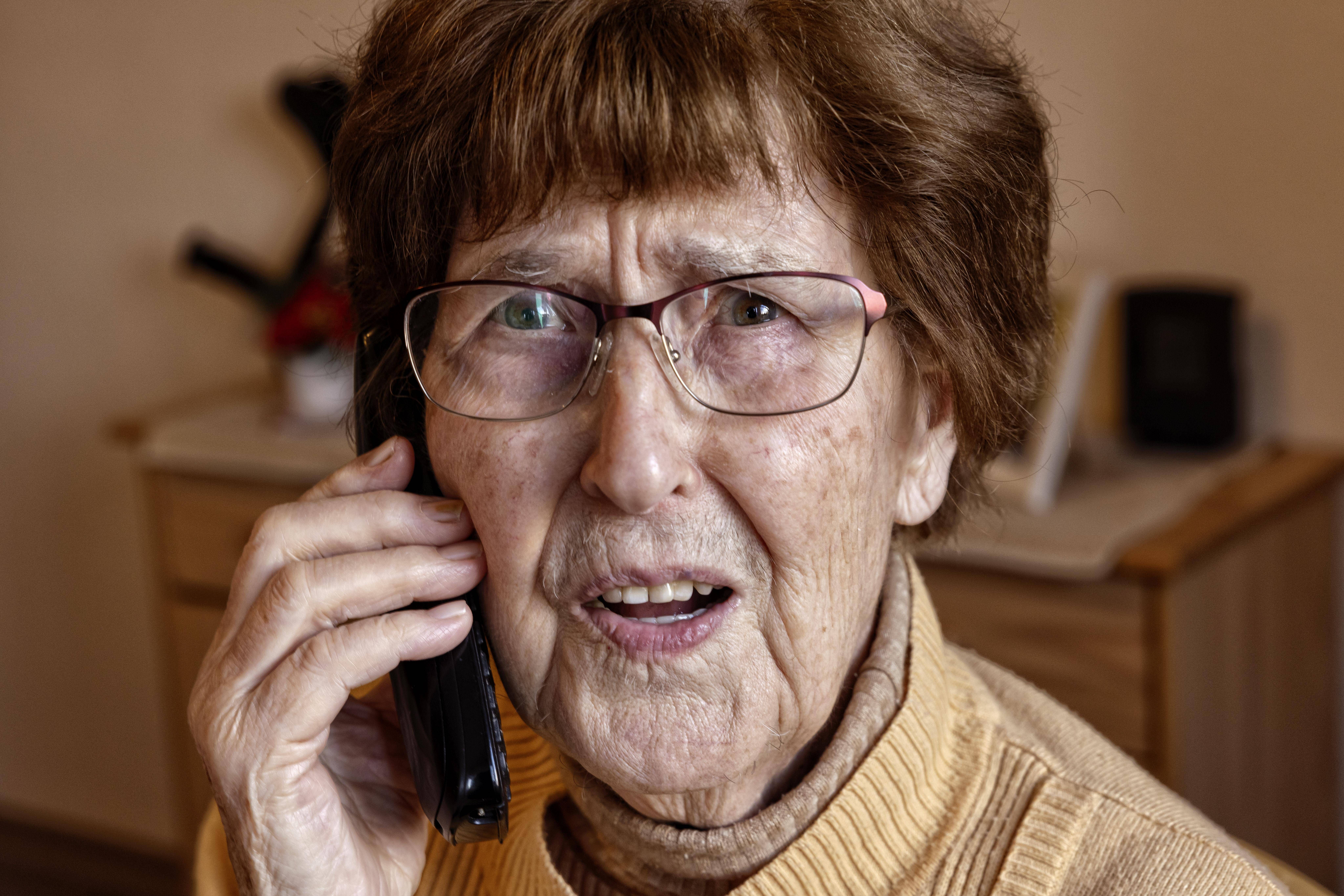 Telefonbetrug mit Umfragen: Darum sollten Sie sofort auflegen