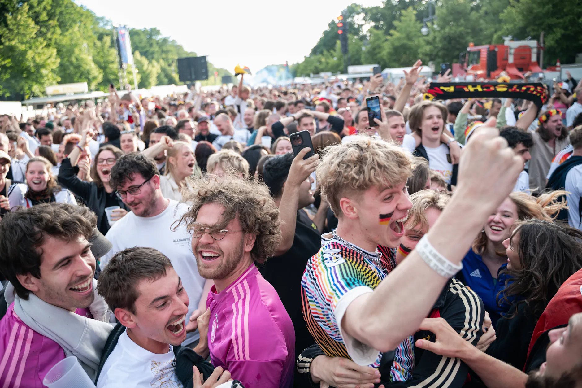 Archivbild von der EM 2024: So wird es dieses Jahr nicht zur WM am Brandenburger Tor aussehen.