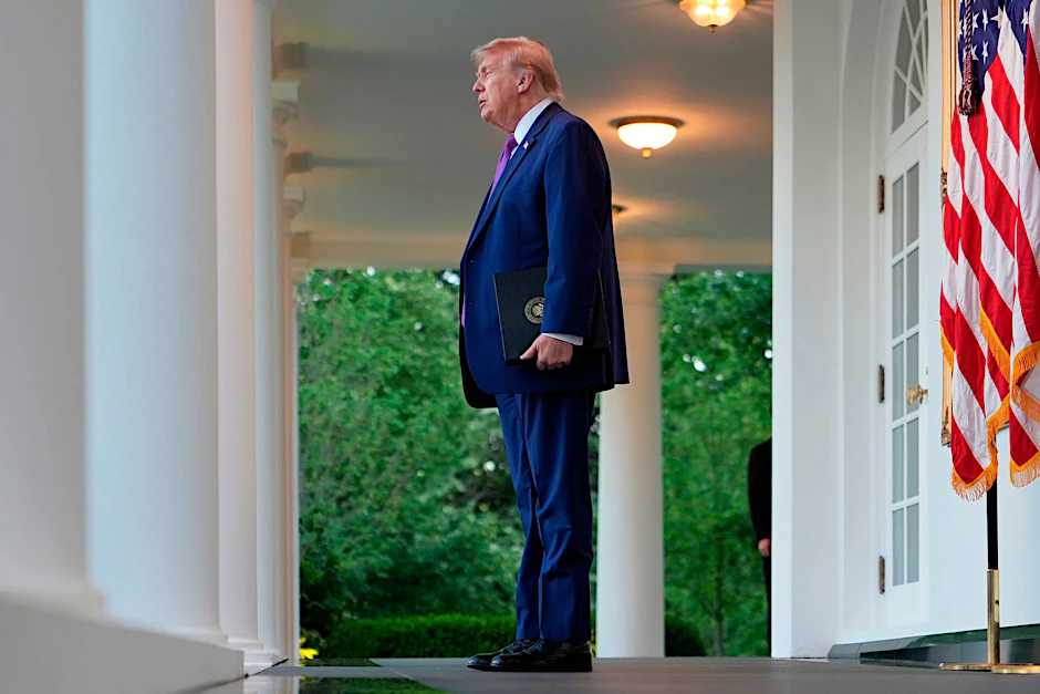 US-Präsident Donald Trump kommt zu einem Abendessen für Mitglieder seiner Regierung und führende Vertreter von Strafverfolgungsbehörden während der National Police Week im Rosengarten des Weißen Hauses in Washington.