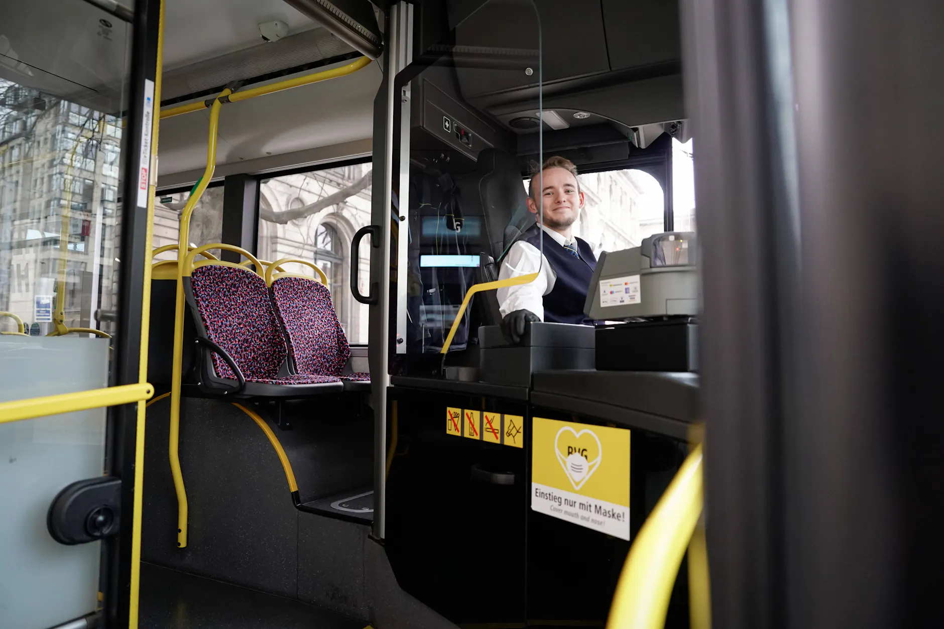 Ein Busfahrer kann nichts dafür, was die Klimaanlage in seinem Bus so treibt. (Symbolbild)