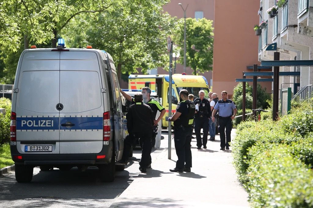 Messerstiche ins Gesicht: 43-Jähriger stirbt in Berlin-Hellersdorf
