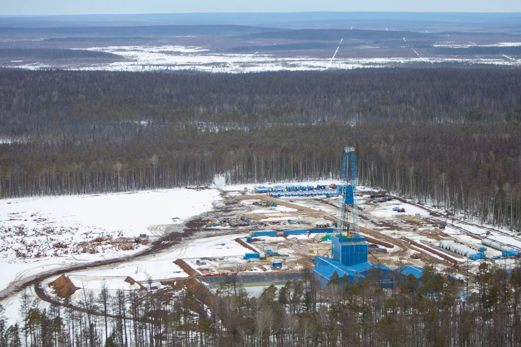 Luftaufnahme: Bohrturm im Gasfeld Tschajandinskoje, Jakutien 2015 Gazprom-Projekt