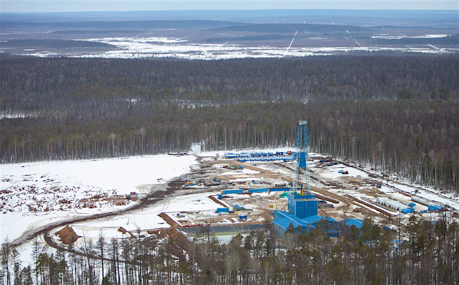 Luftaufnahme einer Bohranlage auf dem Öl- und Gasfeld Chayandinskoye in Jakutien aus dem Jahr 2015. Die Anlage ist Teil des Projekts „Sila Sibiri – Kraft Sibiriens“ von Gazprom. (Symbolbild)