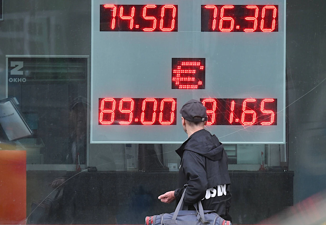 Rubel legt weltweit am stärksten gegenüber Dollar zu: Was steckt dahinter?