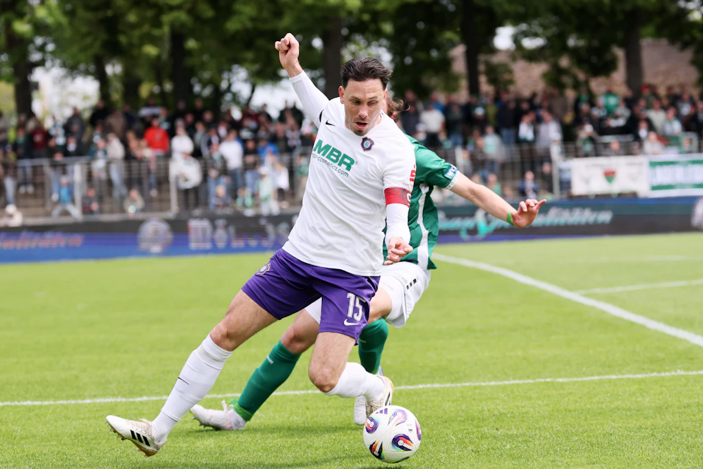 4:2-Sieg in Schweinfurt: Aue-Kapitän und Stürmer Marcel Bär schnürte im Saisonfinale einen Doppelpack.