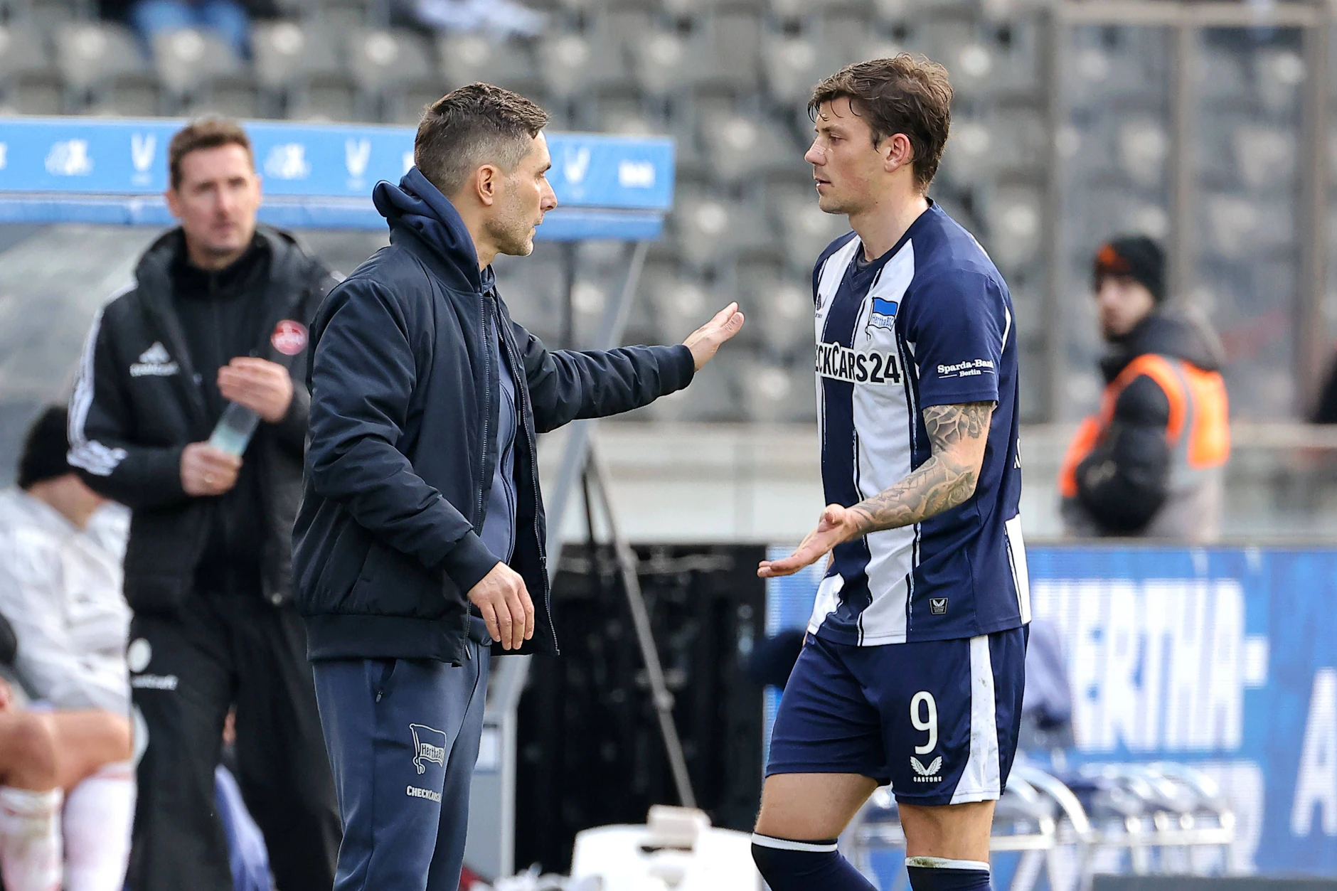Hertha-Trainer Stefan Leitl setzte Stürmer Dawid Kownacki zum Saisonende immer seltener ein. Zuletzt fiel der Pole wegen Schwindelgefühlen aus.