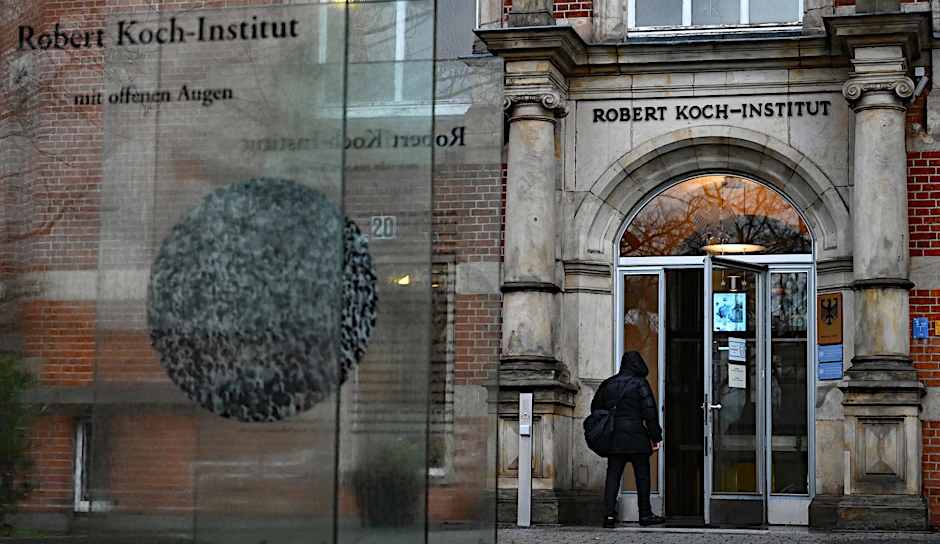 Das Robert Koch-Institut verhängt strenge Quarantäne-Maßnahmen für asymptomatische Hanta-Virus-Kontaktpersonen: Auf OAZ-Nachfrage kann das Gesundheitsministerium diese aber nicht begründen. 