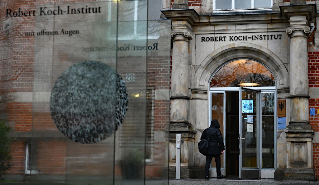 Das Robert Koch-Institut verhängt strenge Quarantäne-Maßnahmen für asymptomatische Hanta-Virus-Kontaktpersonen: Auf OAZ-Nachfrage kann das Gesundheitsministerium diese aber nicht begründen. 