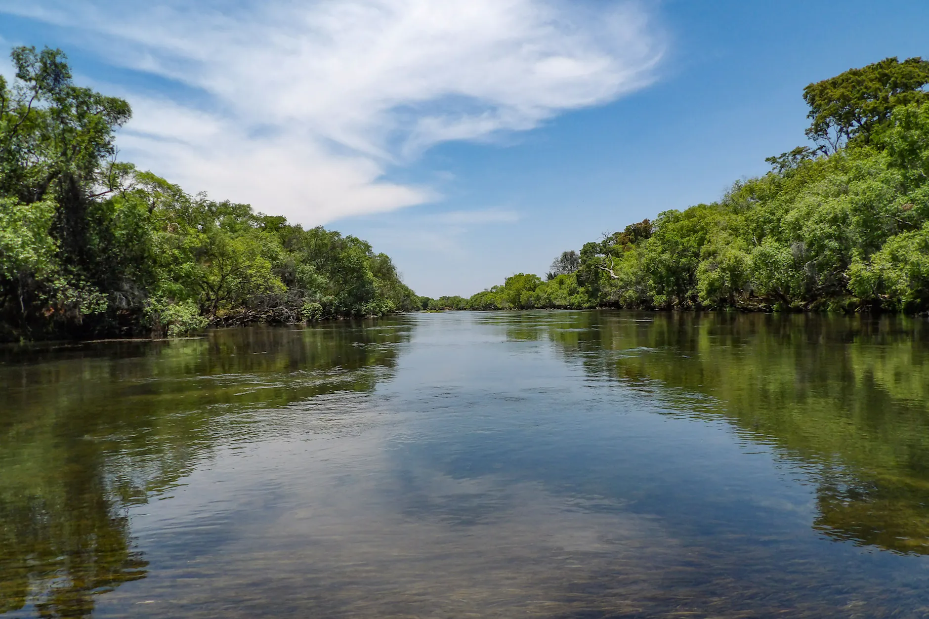 In heißen Quellen entlang des Flusses Kafue in Sambia entdeckten Forscher Spuren eines besonderen Heliums, das nur von tief unter der Erde stammen kann.