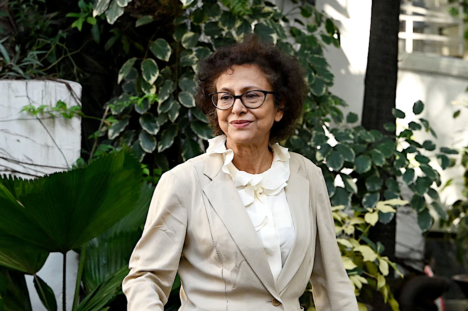 Irene Khan, UN-Sonderberichterstatterin für Meinungsfreiheit, bei einem Besuch des Justizministeriums in Manila
