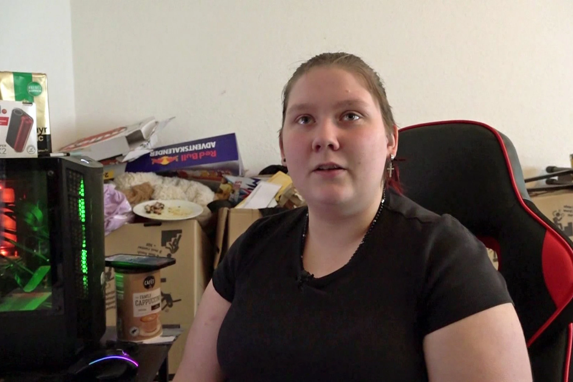 Die 19-jährige Vollwaise Lena hat derzeit finanzielle Sorgen.