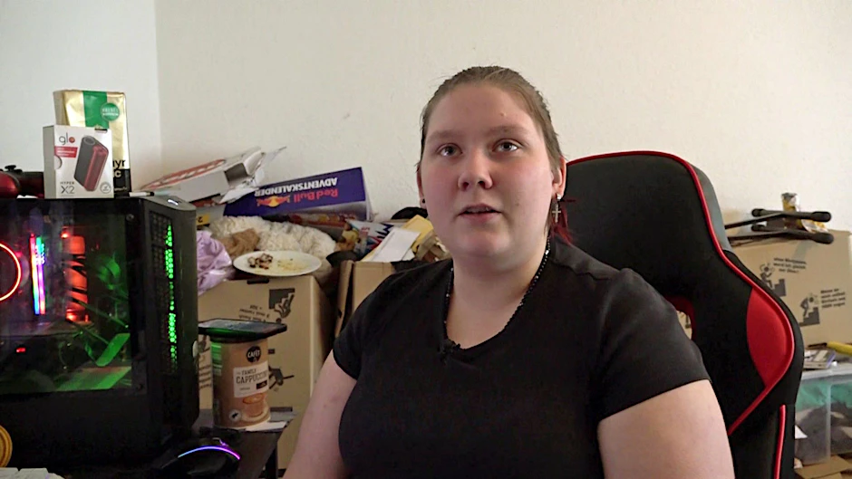 Die 19-jährige Vollwaise Lena hat derzeit finanzielle Sorgen.