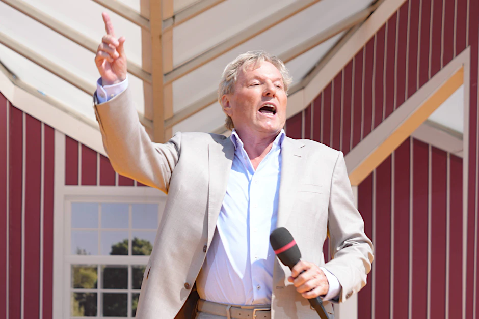 Bernhard Brink steht seit über 50 Jahren auf der Bühne.