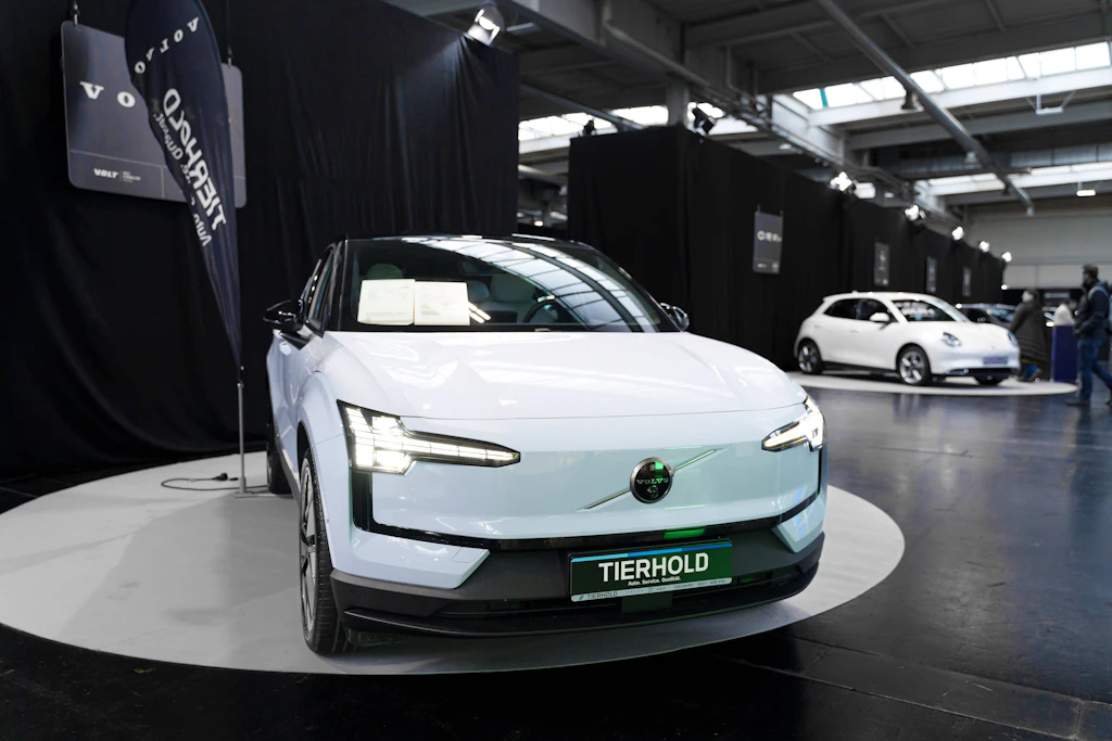 E-Autos legen weltweit zu: IEA sagt Marktanteil von knapp 30 Prozent voraus