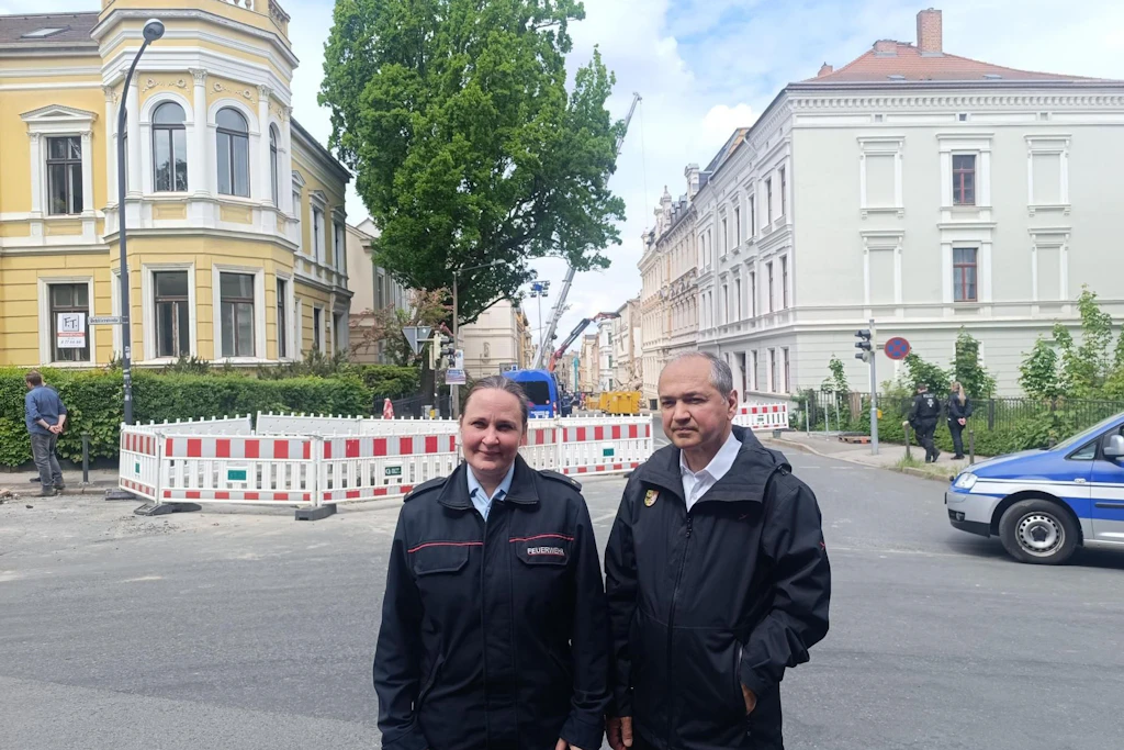 Feuerwehrsprecherin Weigel und Oberbürgermeister Ursu