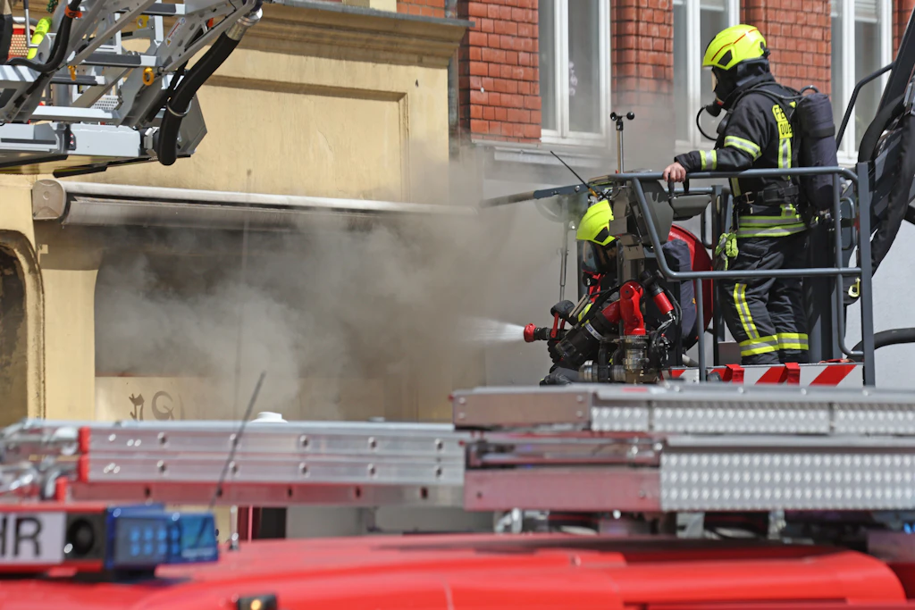 Großbrand in Thale – Mehrfamilienhaus steht in Flammen
