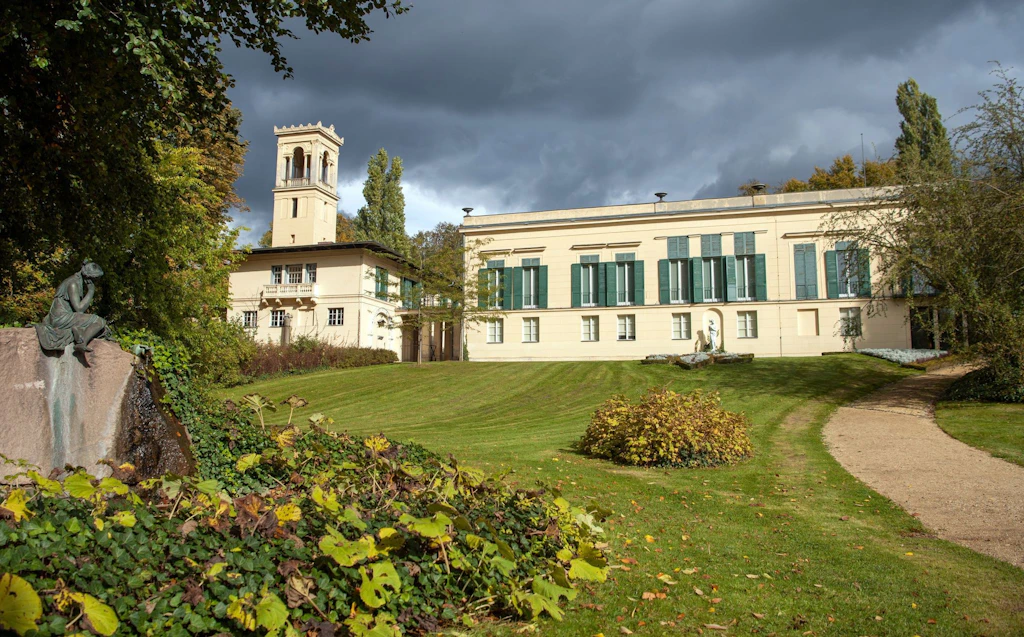 Schloss Glienicke: Wirtschaftshof wird zum Besucherzentrum umgebaut