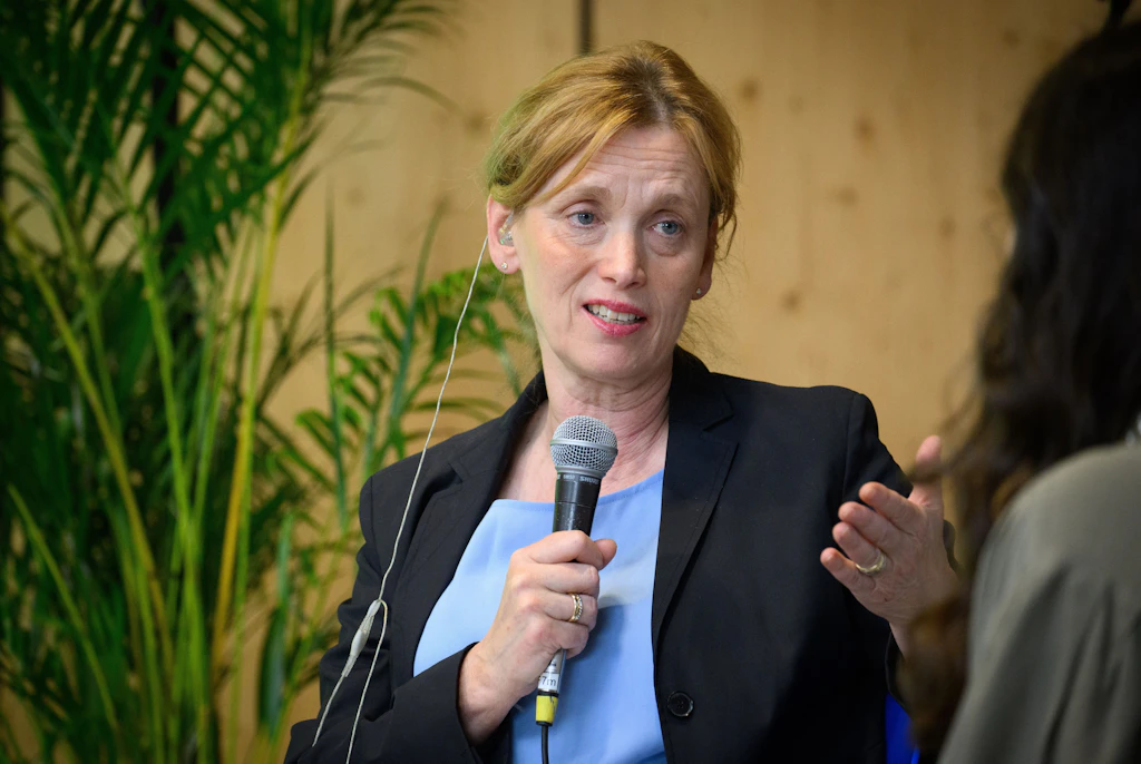 Bestandsaufnahme statt Abrechnung: Karin Prien sucht auf der Republica den Mittelweg