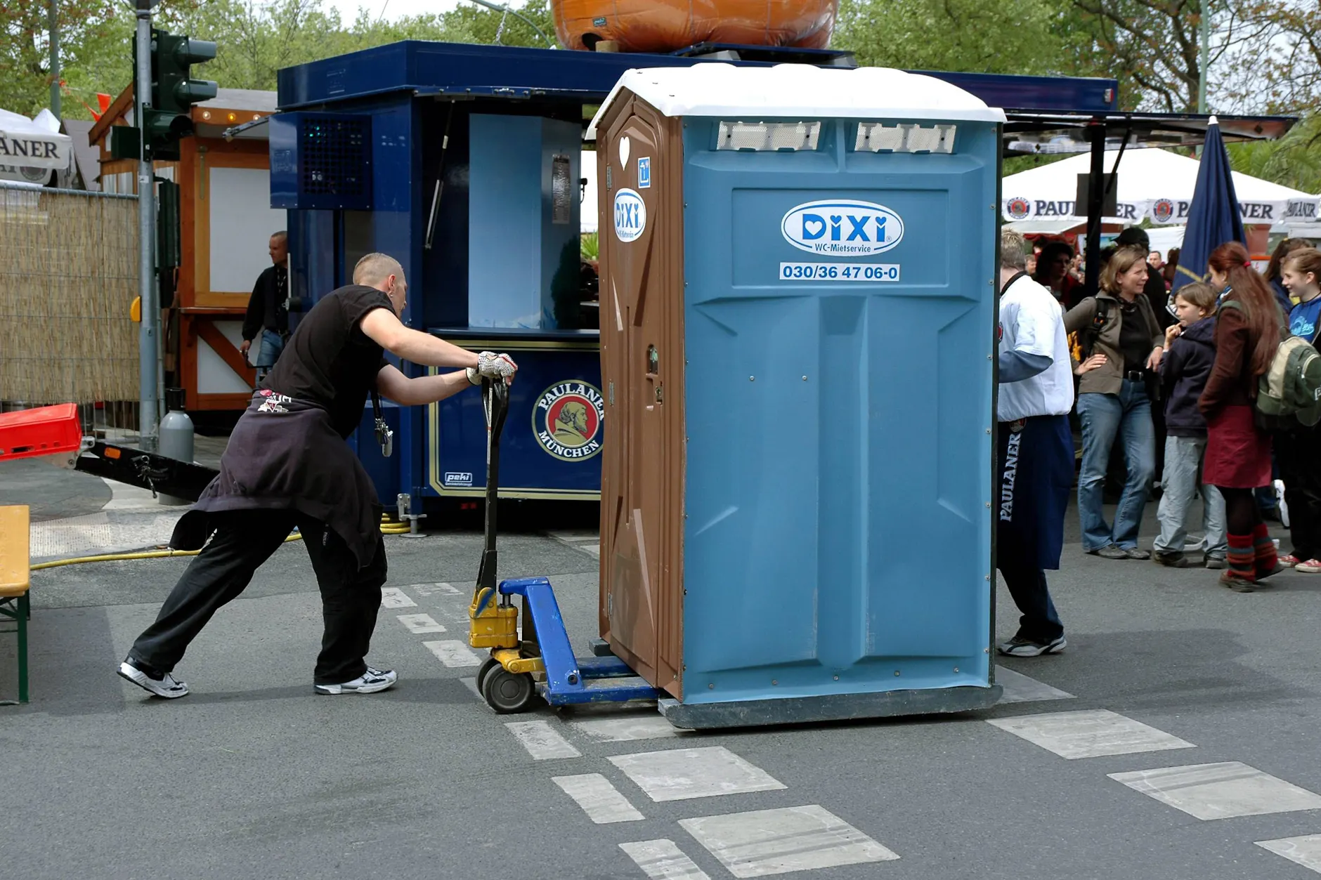 Die Veranstalter versprechen mehr Toiletten für den Karneval der Kulturen.