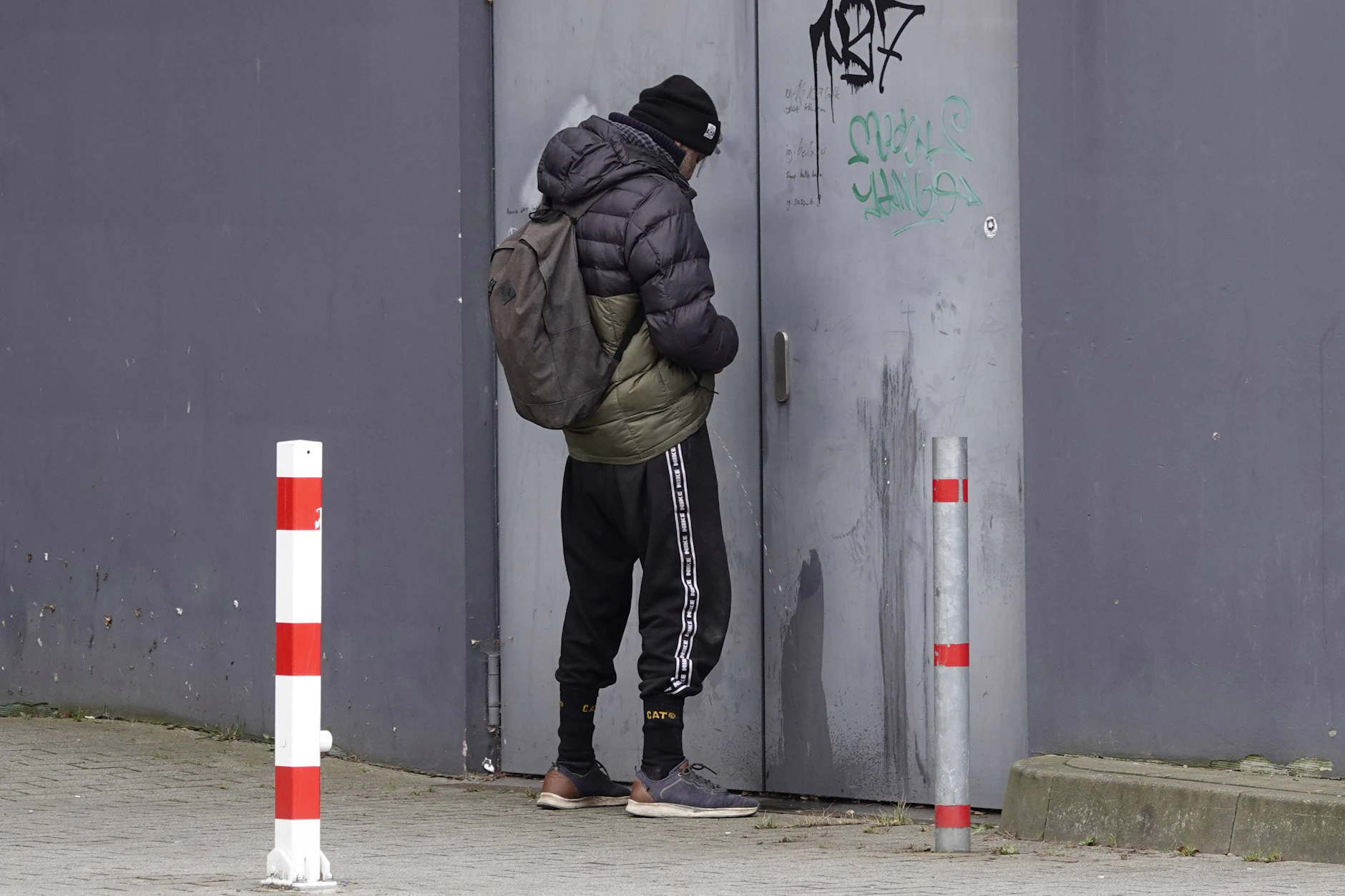 Wildpinkler sind immer ein Problem bei großen Umzügen in Berlin wie dem Karneval der Kulturen oder auch dem CSD. (Symbolbild)