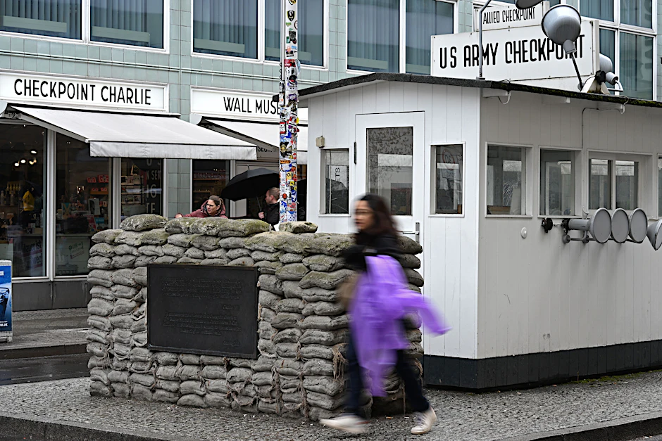 Zwischen Sandsäcken und Folklore: Der Checkpoint Charlie hat als Gedenkort ein zweifelhaftes Image.