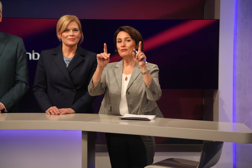 Julia Klöckner und Sandra Maischberger in der ARD-Talkshow „Maischberger“