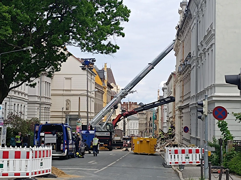 Die zwei Kräne im Einsatz.