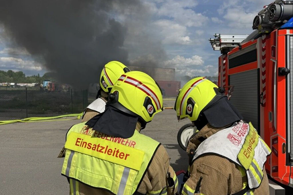 Einsatzkräfte der Feuerwehr waren mit einem Großaufgebot vor Ort