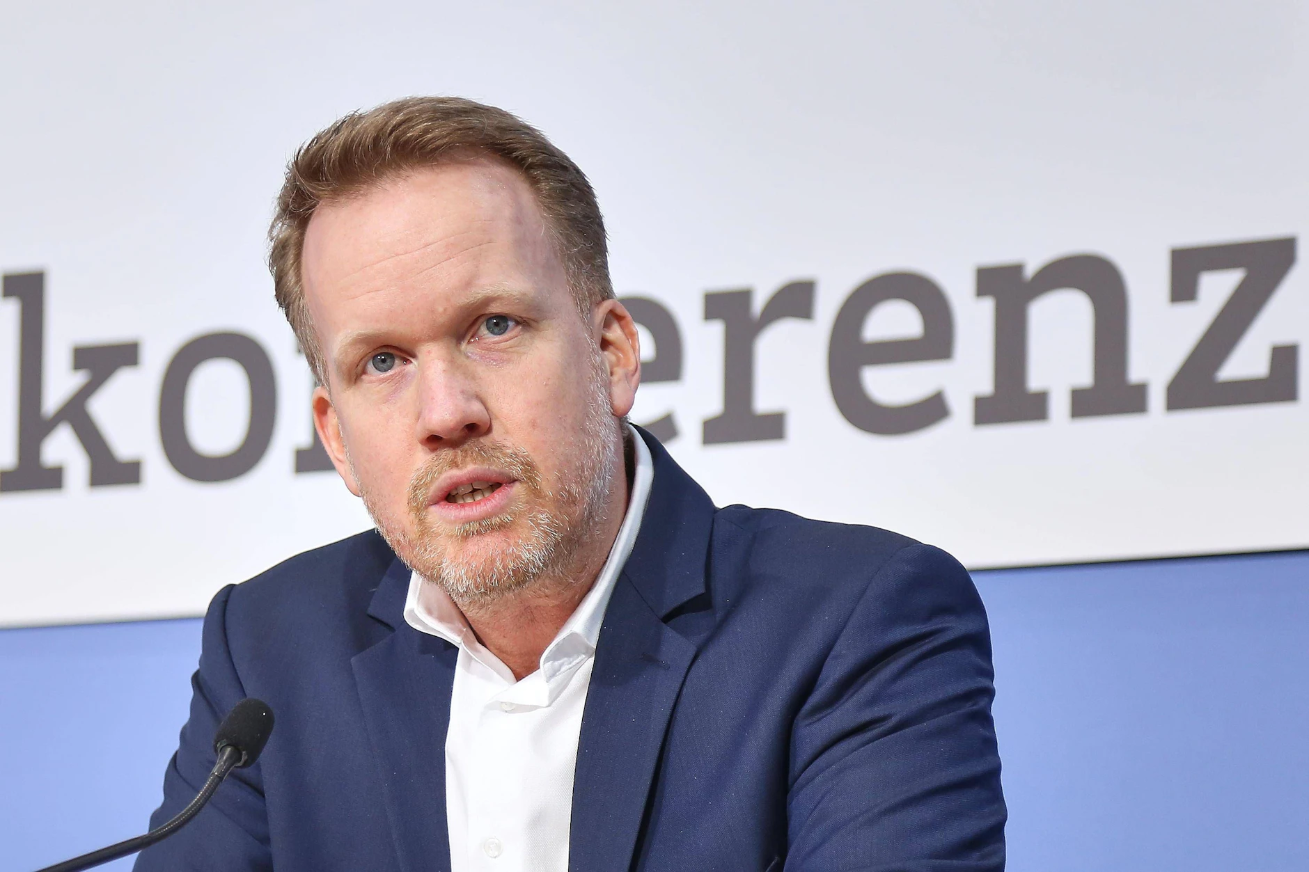 Lars Wagner, Pressesprecher des VDV, sieht die bisherigen Maßnahmen für nicht ausreichend, um die Gewalt in Zügen und auf Bahnhöfen einzudämmen.