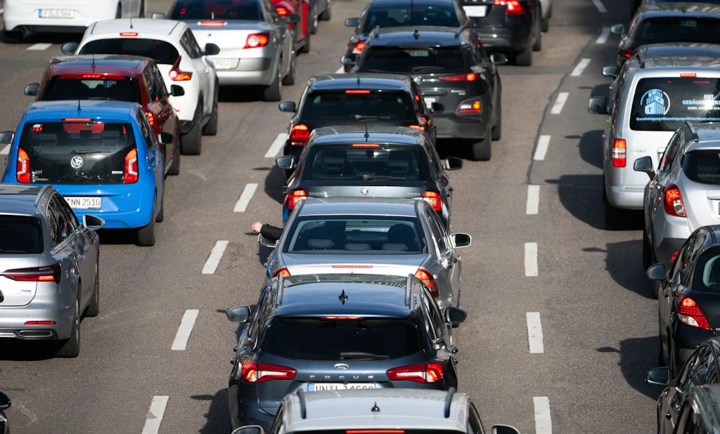 Pfingsten 2026: ADAC warnt vor Mega-Staus auf diesen Autobahnen