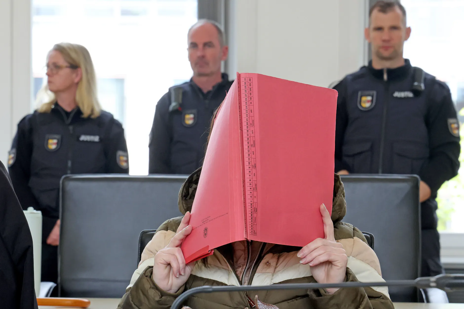 Gina H. muss sich wegen Mordes an Fabian aus Güstrow vor Gericht verantworten. Am Donnerstag sagte nun auch Fabians Oma aus.