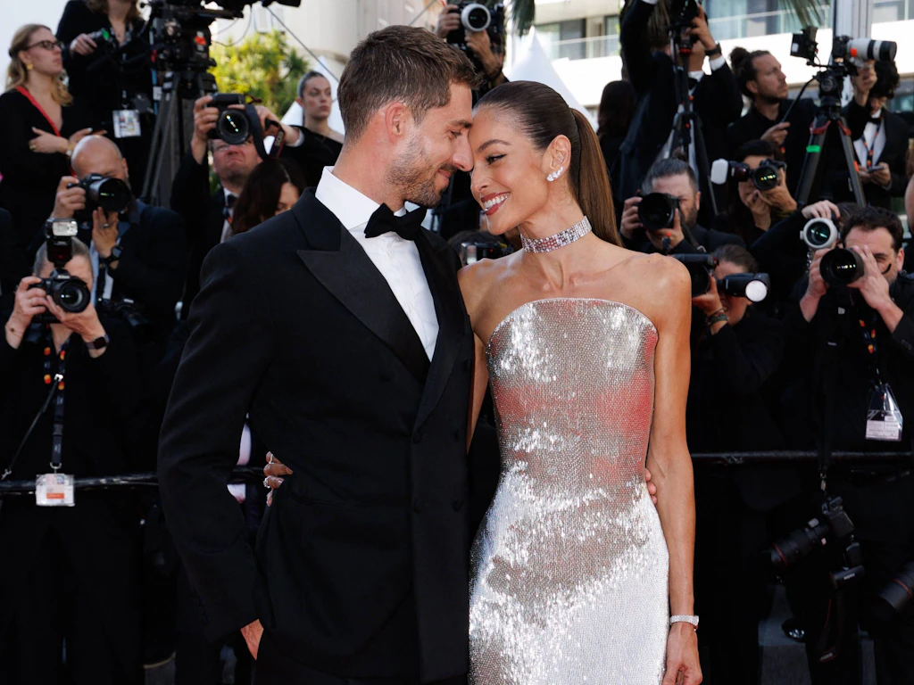 Ein Traumpaar in Cannes: Kevin Trapp und Izabel Goulart glänzen auf dem roten Teppich