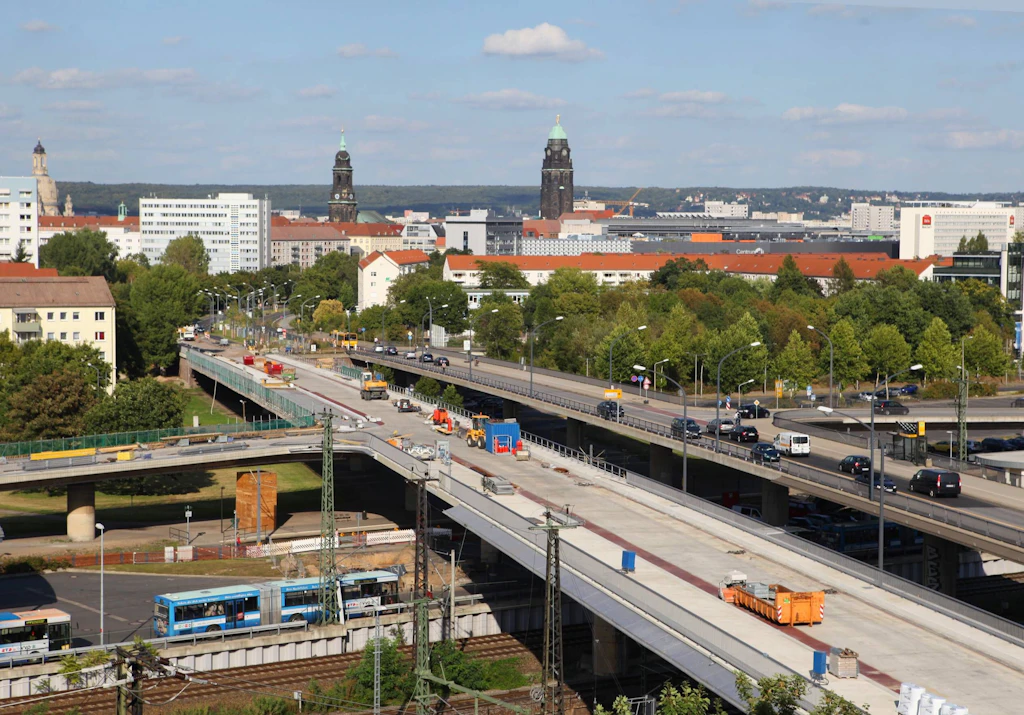 Brücke Budapester Straße: Gesperrt, weil sonst noch größeres Unheil drohen würde
