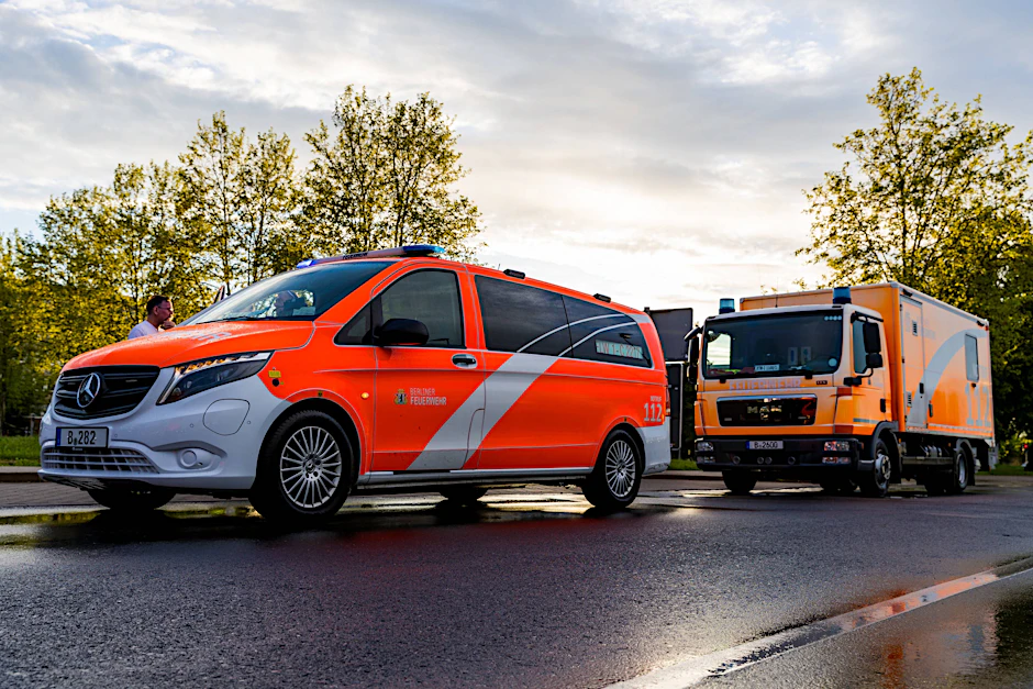 Die Berliner Feuerwehr hat den Transport der Familie am frühen Donnerstagmorgen unterstützt.