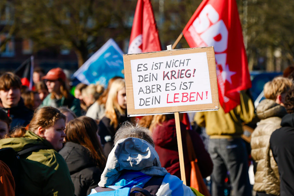 Einschüchterung nach Wehrpflicht-Kritik: Wenn der Geheimdienst vor der Schultür wartet