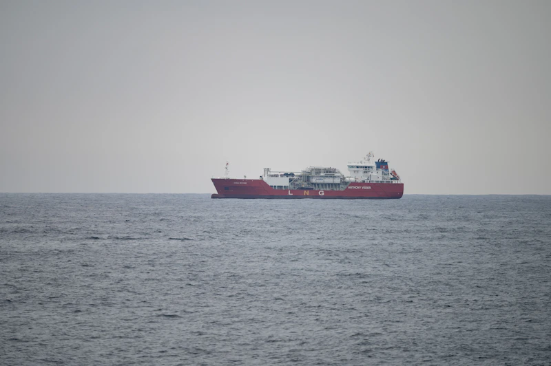 Asien zieht LNG ab: Europas Importe sinken den zweiten Monat in Folge