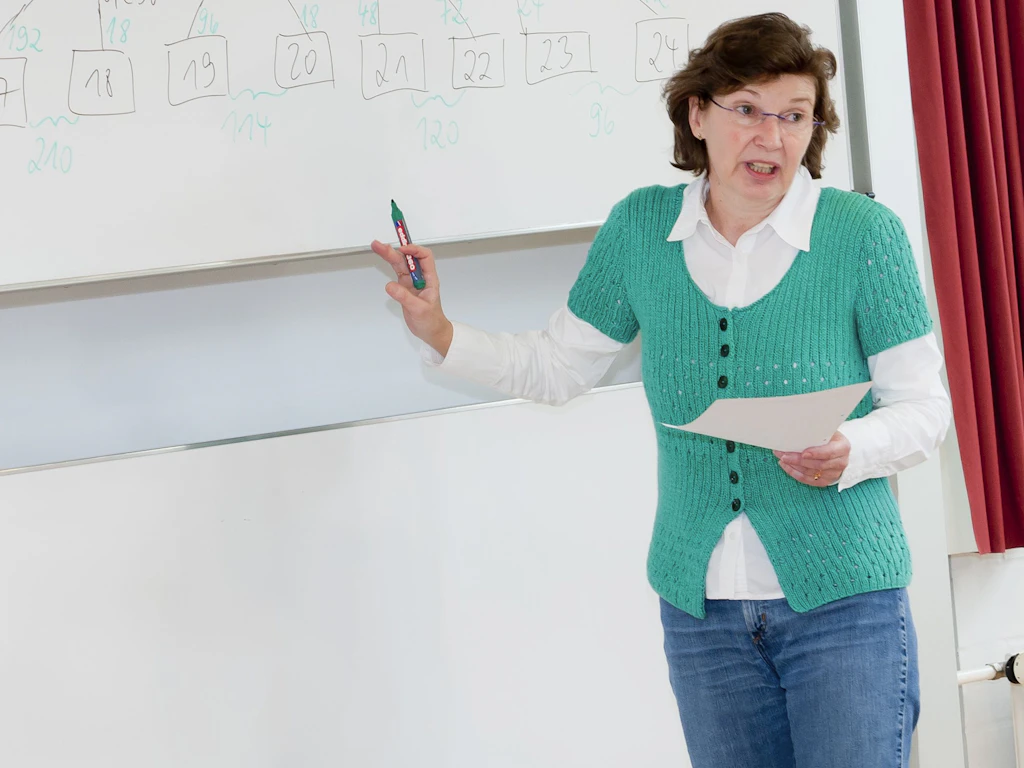 Prof. Dr. Kerstin Schreiber aus Chemnitz 2011 bei der Vorlesung an der Fachhochschule Hildesheim/Holzminden, Außenstelle Göttingen