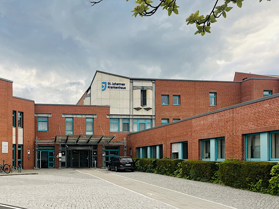 Das Kamenzer Krankenhaus mit 320 Mitarbeiterinnen und Mitarbeitern wurde 2021 von der St. Johannes Krankenhaus GmbH übernommen.