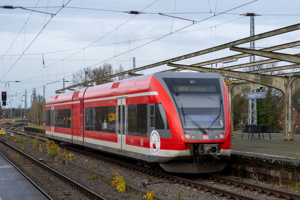 Die Strecke zwischen Hennigsdorf und Kremmen ist derzeit wegen eines Fuchsbaus gesperrt.