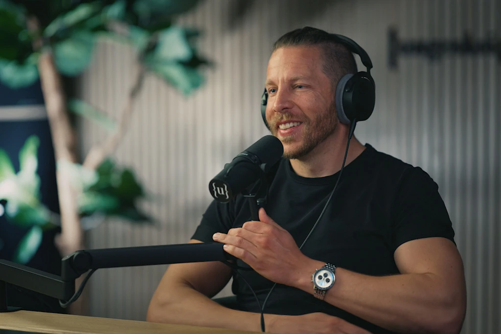 Ben Berndt erreicht mit seinem Podcast „Ungeskriptet“ ein Millionenpublikum. Auch „umstrittene“ Gäste dürfen bei ihm sprechen.