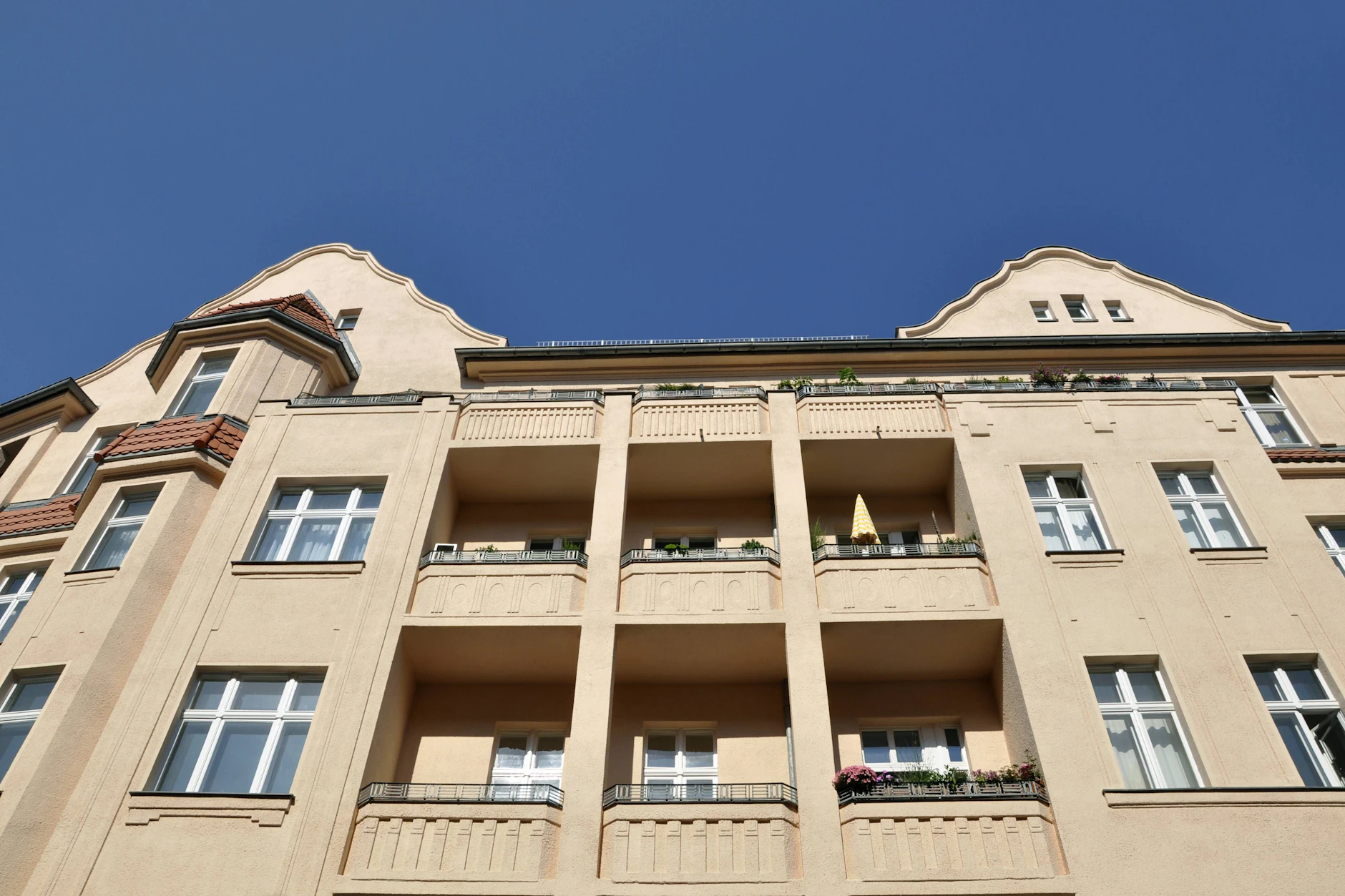 Schöne Wohngegend in der Göhrener Straße, aber öfter kommt der Müllwagen nicht  durch.
