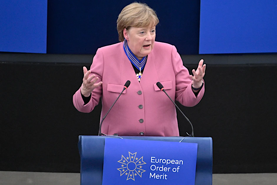 Angst vor dem politischen Gegner: Merkels Kampf gegen die sozialen Medien