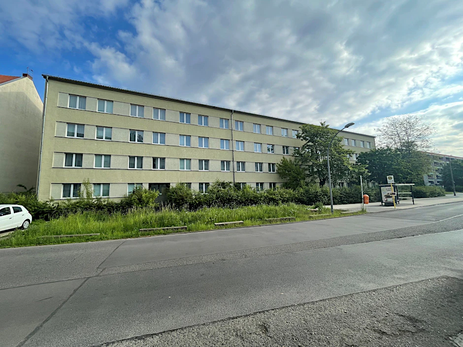 Der leer stehende Plattenbau in Pankow soll Platz für 187 Geflüchtete bieten.