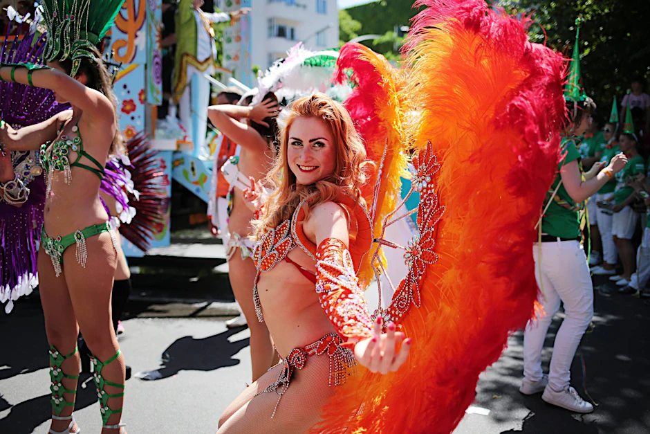 Strahlende Farben und gute Laune: Berlin feiert den Karneval der Kulturen an Pfingsten.