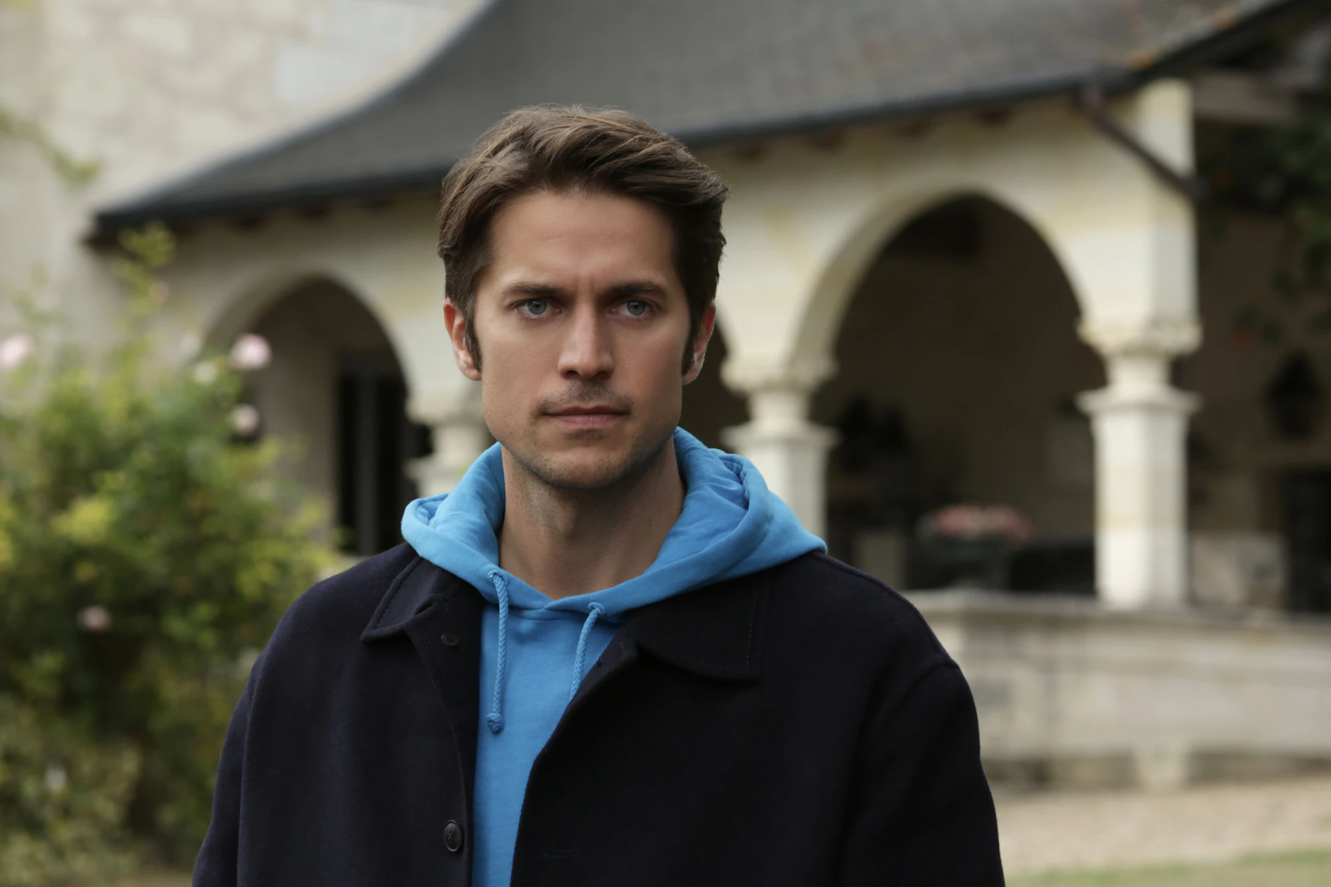 „Emily in Paris“-Star Lucas Bravo (38) spielt den Franzosen Gabriel und ist seit der ersten Staffel dabei.