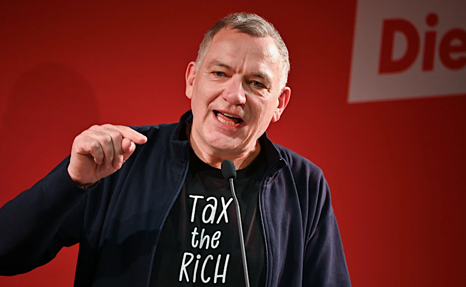 Jan van Aken, Parteivorsitzender der Partei Die Linke, attackiert den Konzern Vonovia.