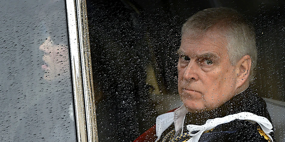 Die britische Polizei weitet ihre Ermittlungen gegen Andrew Mountbatten-Windsor aus.