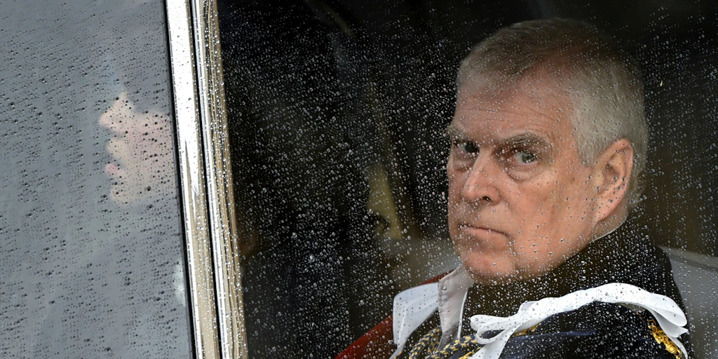Die britische Polizei weitet ihre Ermittlungen gegen Andrew Mountbatten-Windsor aus.