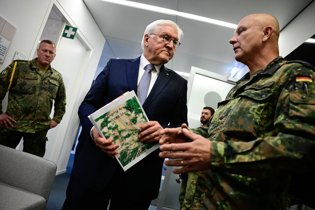 Steinmeier zweifelt am freiwilligen Wehrdienst der Bundeswehr